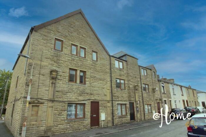 2 Bedroom Apartment To Rent In Apartment, Allendale Court, Allendale Street, Burnley, BB12