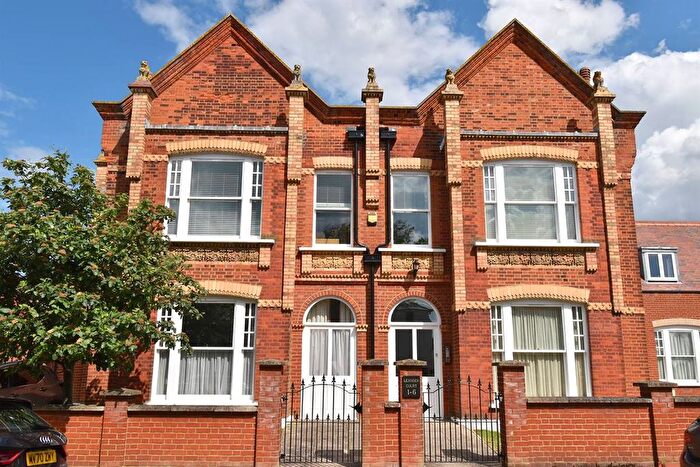 2 Bedroom Flat For Sale In Graystone Road, Tankerton, Whitstable, CT5