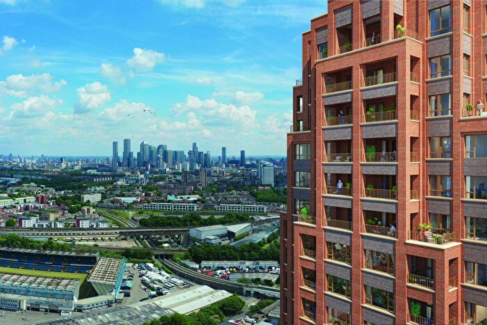 3 Bedroom Flat To Rent In - Ilderton Road, SE15