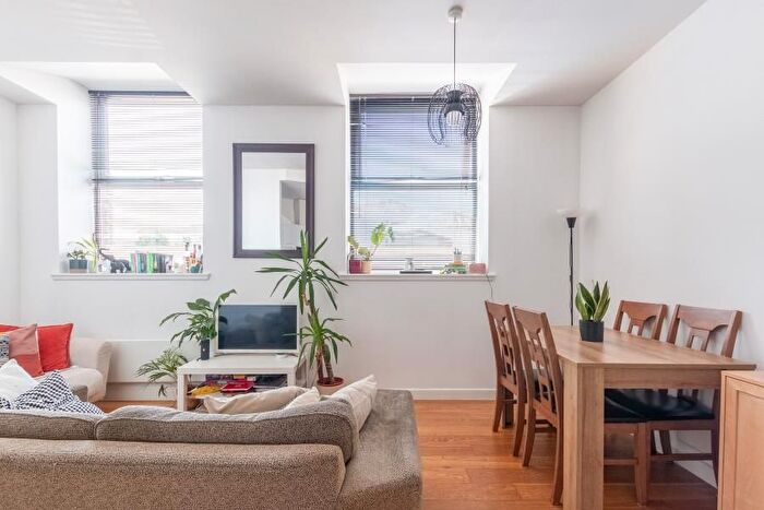 2 Bedroom Flat To Rent In Duckmoor Road, Bristol, BS3