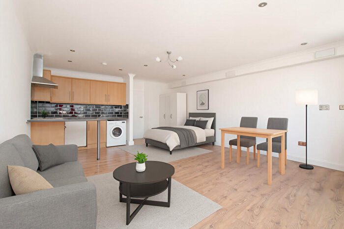 Studio To Rent In Barnett Street, Whitechapel, London, E1