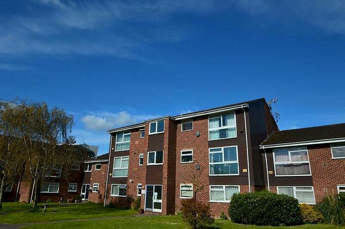 2 Bedroom Apartment To Rent In Welland Close, Langley, Berkshire, SL3