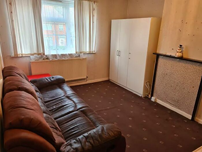 3 Bedroom Maisonette To Rent In Wolsey Grove, Edgware Middlesex, HA8