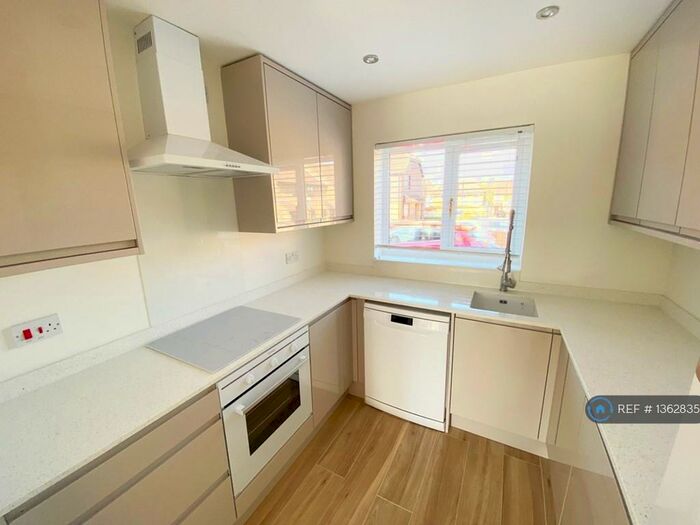 3 Bedroom Flat To Rent In The Willows, Flitwick, MK45