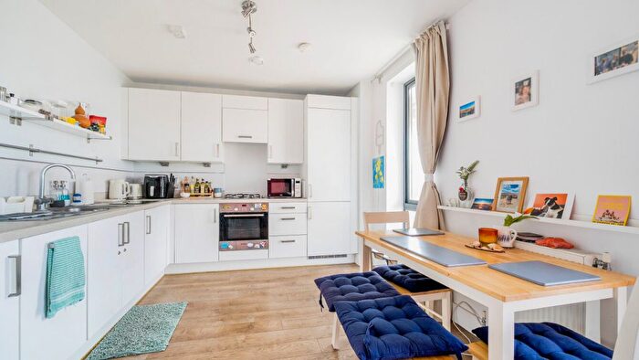 2 Bedroom Flat For Sale In Santa Maria Court, Duckett St, London, E1