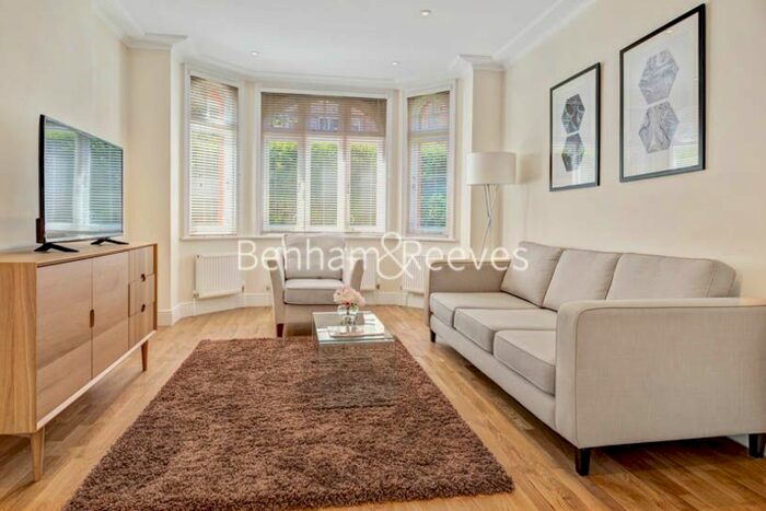 3 Bedroom Flat To Rent In Hamlet Gardens, Hammersmith, W6