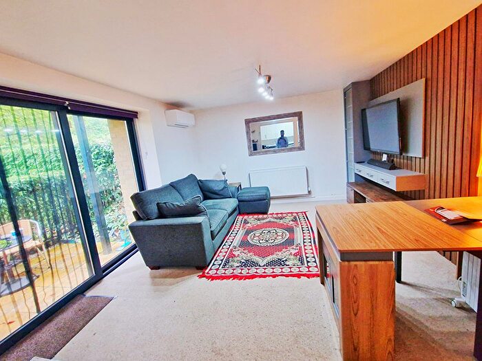 2 Bedroom Flat To Rent In St Andrews Rd, St Andrews Rd, Uxbridge, UB10