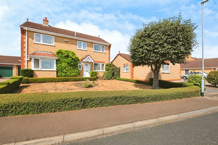 4 Bedroom Detached House For Sale In Vicarage Way, Yaxley, Peterborough, PE7