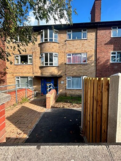 2 Bedroom Flat To Rent In Conway Crescent, Batley, WF17