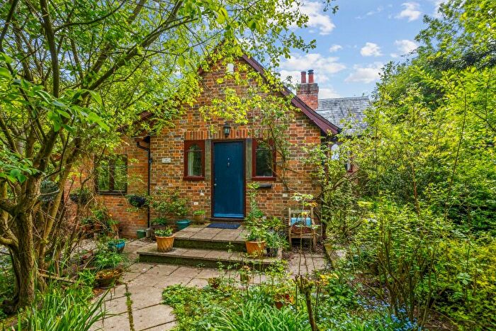 3 Bedroom Character Property For Sale In Hoe Benham, RG20