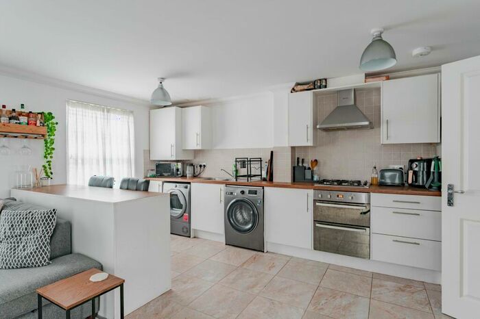 2 Bedroom Apartment For Sale In St. James Park Road, Northampton, NN5