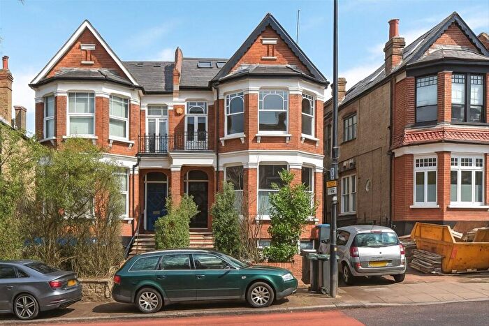 4 Bedroom Flat To Rent In Colney Hatch Lane, London, N10