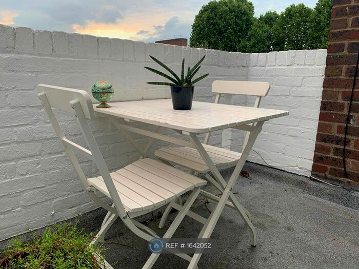 3 Bedroom Maisonette To Rent In Groome House, London, SE11