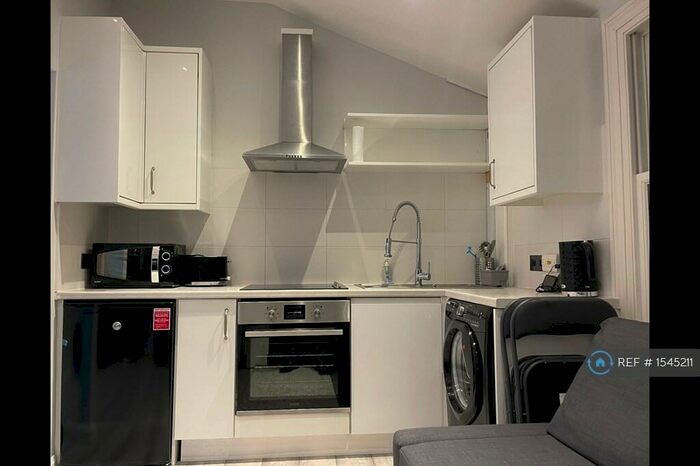 1 Bedroom Flat To Rent In Sisters Avenue, London, SW11