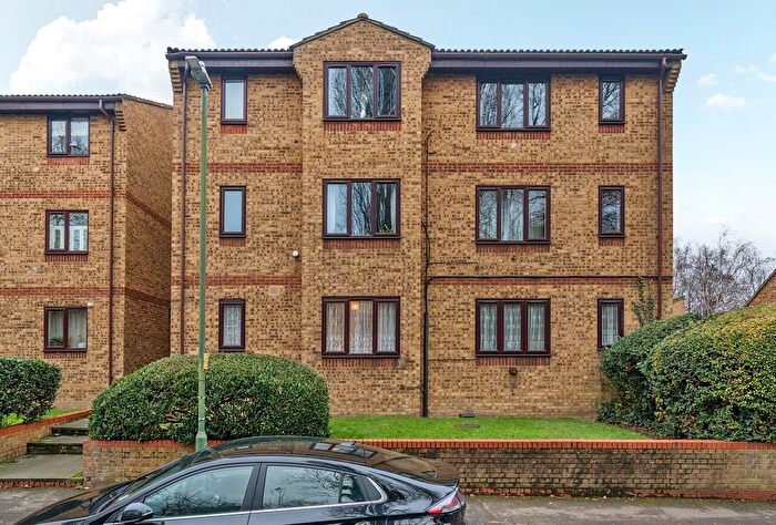 1 Bedroom Flat For Sale In Mill Green Road, Mitcham Junction, Sutton, CR4