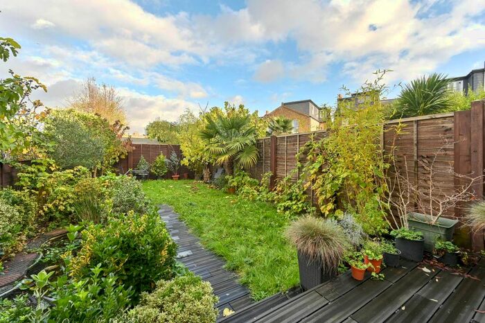 4 Bedroom Semi-Detached House To Rent In Underhill Road, East Dulwich, East Dulwich, London, SE22