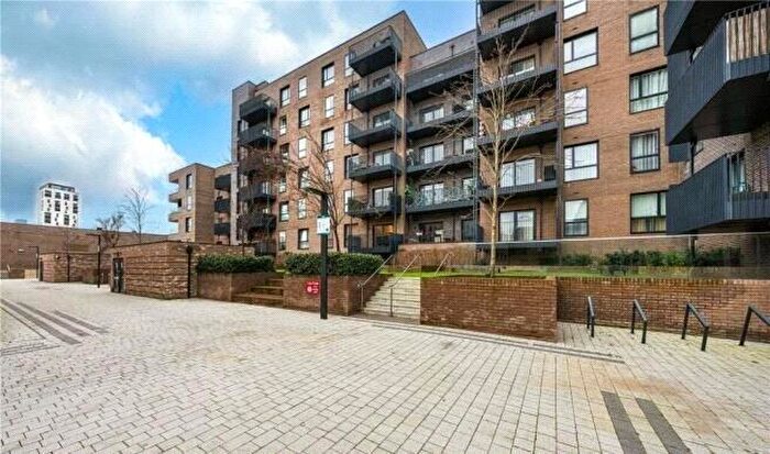 2 Bedroom Apartment To Rent In Edgware Road, London, NW9