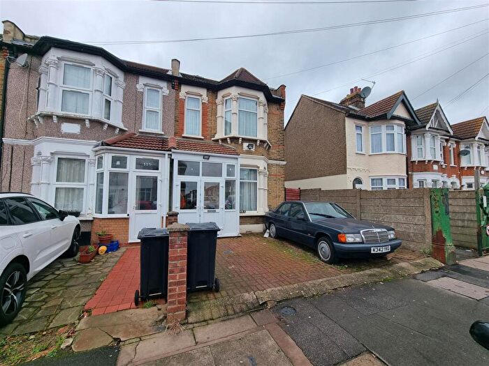 5 Bedroom End Of Terrace House For Sale In Westwood Road, Ilford, IG3