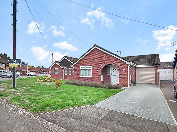 2 Bedroom Bungalow For Sale In Loriners Close, Quedgeley, Gloucester, GL2
