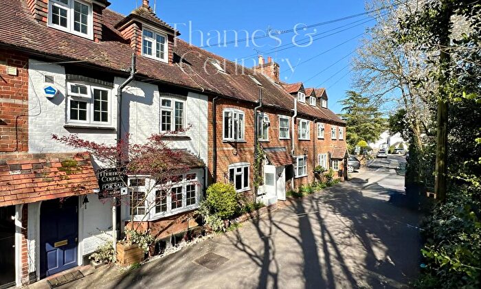 3 Bedroom Cottage For Sale In Riverfront Br Sqft Property + Mooring + Garage & Parking - Temple Lane, Marlow, SL7