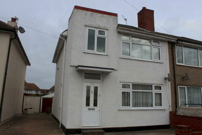 3 Bedroom End Of Terrace House To Rent In Elm Park Avenue, Hornchurch, London, RM12