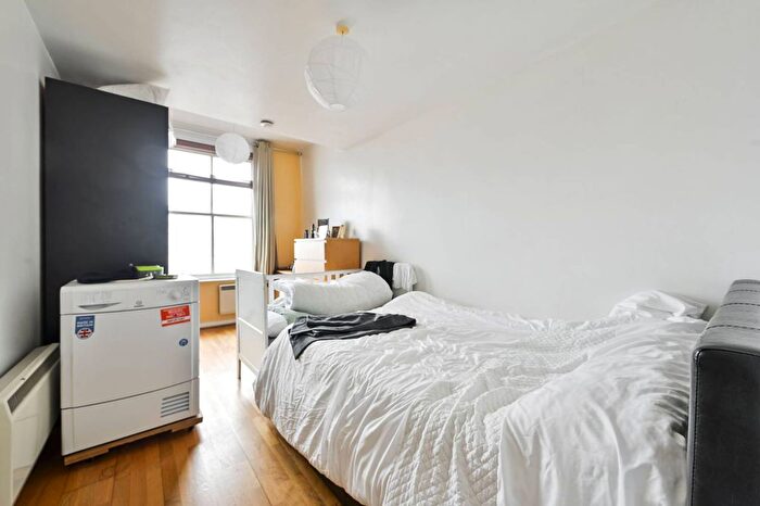 1 Bedroom Flat To Rent In North End Road, Fulham Broadway, London, SW6