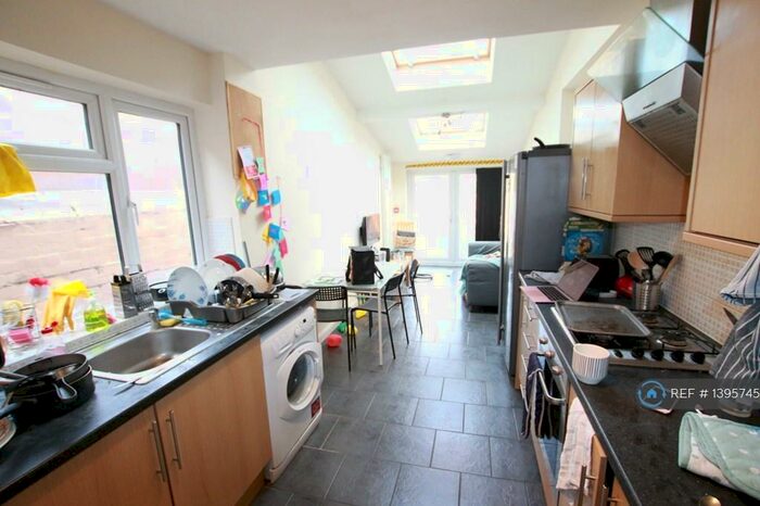6 Bedroom Terraced House To Rent In St. Edwards Road, Reading, RG6