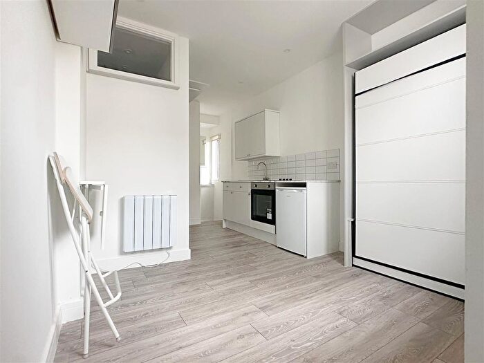 Studio To Rent In Lansdowne Place, Hove, BN3