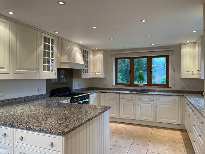 Bungalow To Rent In Thames Side, Staines, TW18