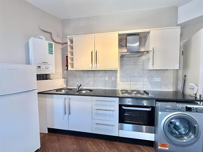 2 Bedroom Apartment To Rent In High Road, Wood Green, N22