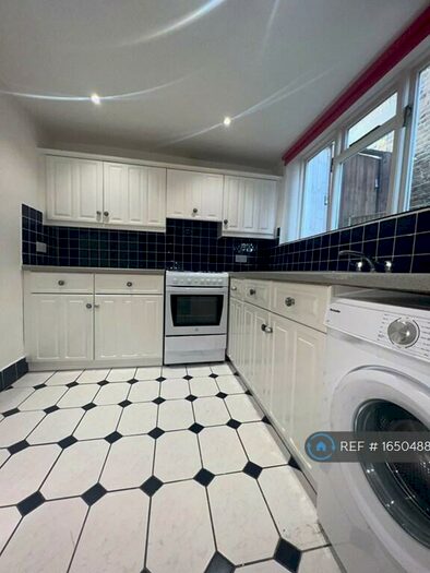 1 Bedroom Flat To Rent In Ferme Park Road, London, N8