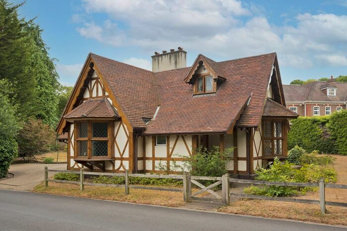 1 Bedroom Detached House To Rent In Burhill Park, Walton On Thames, KT12