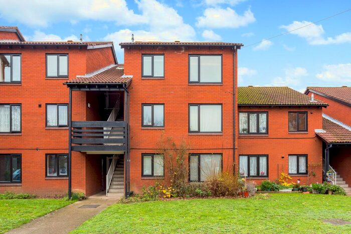 1 Bedroom Flat To Rent In Tithe Barn Close, Kingston Upon Thames, Surrey, KT2