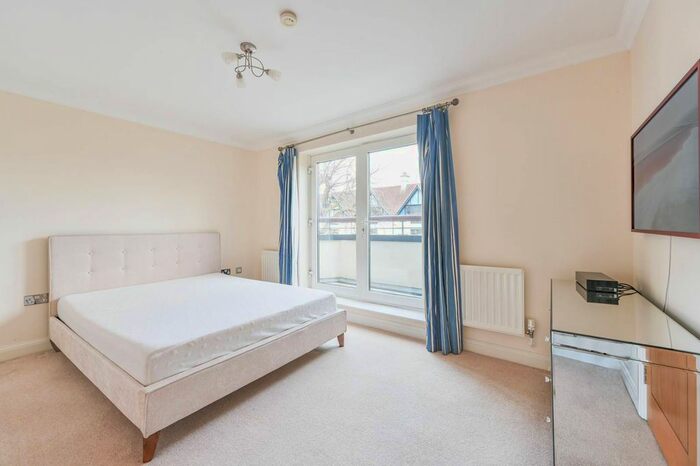 3 Bedroom Flat To Rent In Carew Road, Northwood, HA6