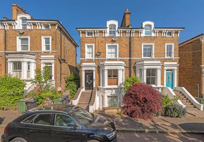 2 Bedroom Flat For Sale In Bloom Grove, London, SE27