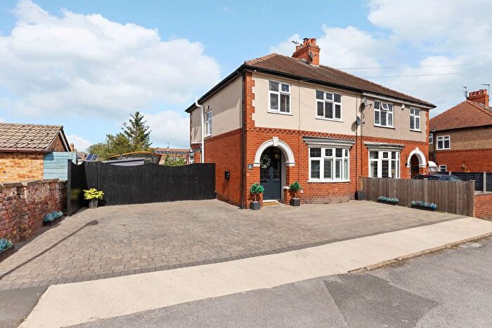 3 Bedroom Semi Detached House For Sale In Mitten Avenue, Snaith, Goole, East Riding Of Yorkshire, DN14