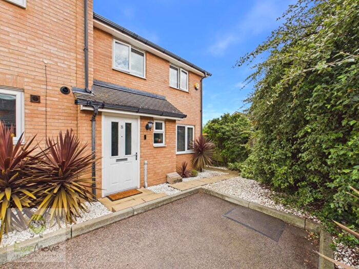 3 Bedroom End Of Terrace House For Sale In Rivenhall Court, Hoo, Rochester, ME3