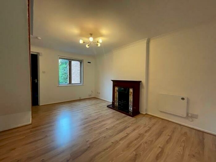 2 Bedroom Terraced House To Rent In Slough, Berkshire, SL1