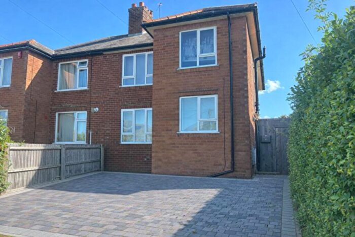 3 Bedroom Semi Detached House For Sale In Elizabeth Road, Halesowen, B63