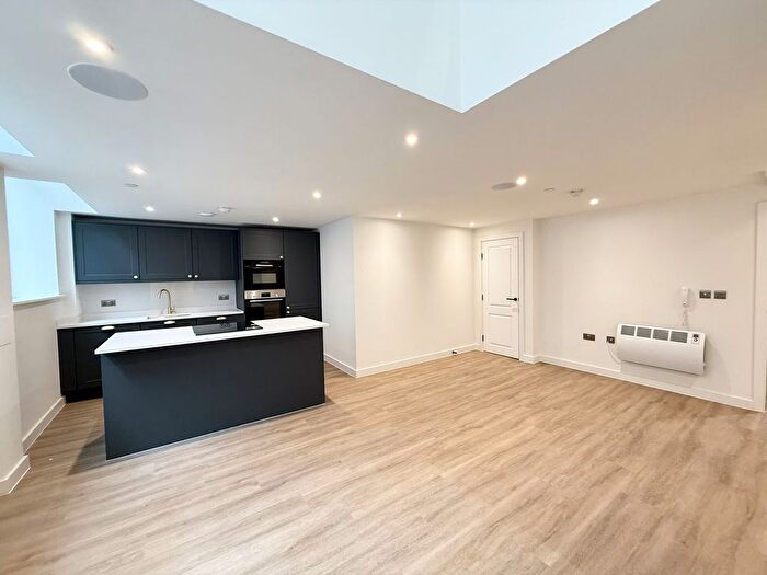2 Bedroom Flat To Rent In Burlington Road, New Malden, KT3