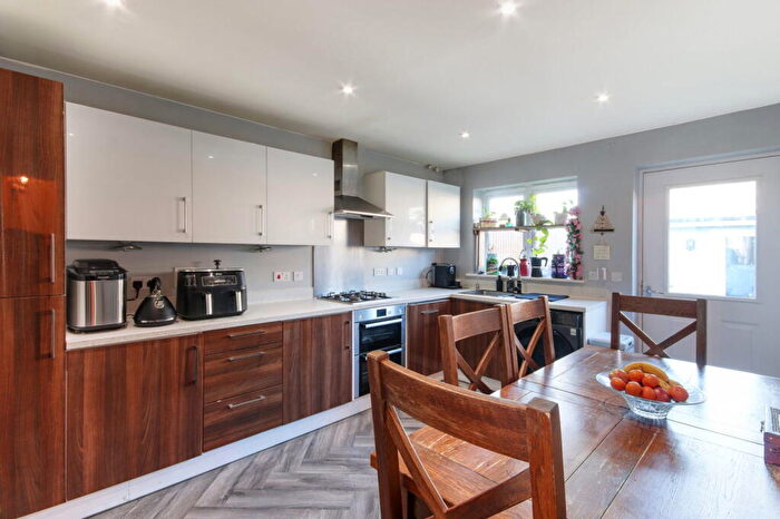 4 Bedroom Semi-Detached House For Sale In Parsons Close, Longfield, Kent, DA3