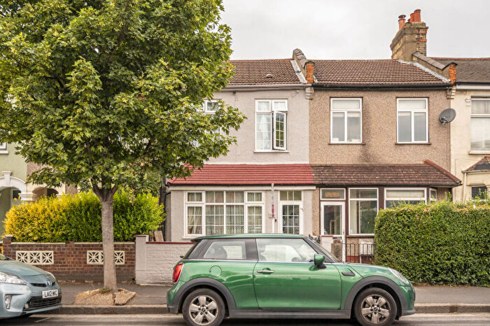 2 Bedroom Semi Detached House For Sale In Boundary Road, Plaistow, London, E13