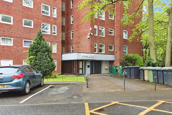 2 Bedroom Flat For Sale In Wake Green Park, Birmingham, B13