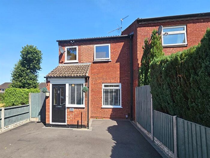 3 Bedroom End Of Terrace House For Sale In Cophams Close, Solihull, B92