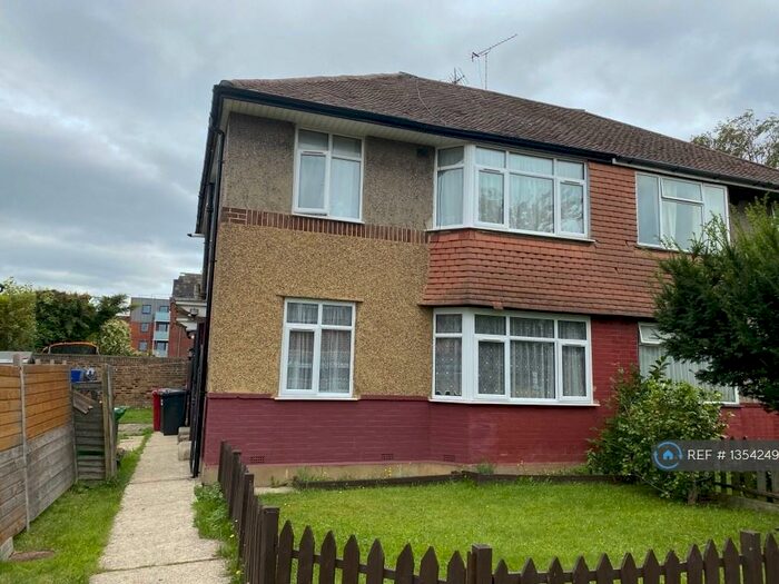 2 Bedroom Maisonette To Rent In Montrose, Slough, SL1