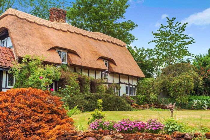 5 Bedroom Detached House For Sale In The Old Cottage, Hollingdon, Leighton Buzzard, LU7