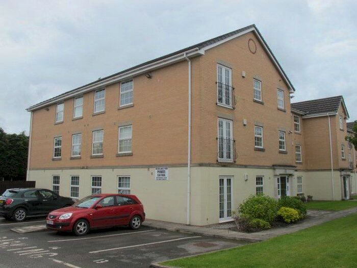 2 Bedroom Flat To Rent In Dell Road, Shawclough, Rochdale, OL12