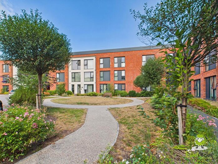 2 Bedroom Flat For Sale In Park Heights, Wella Road, Basingstoke, Hampshire, RG22