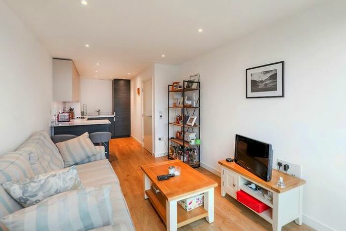 1 Bedroom Flat To Rent In Pinnacle Apartments, Saffron Central Square, Croydon, CR0