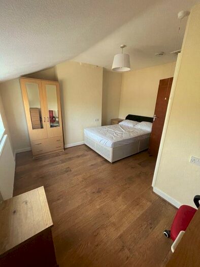 5 Bedroom Property To Rent In Pershore Road, Selly Park, Birmingham, B29